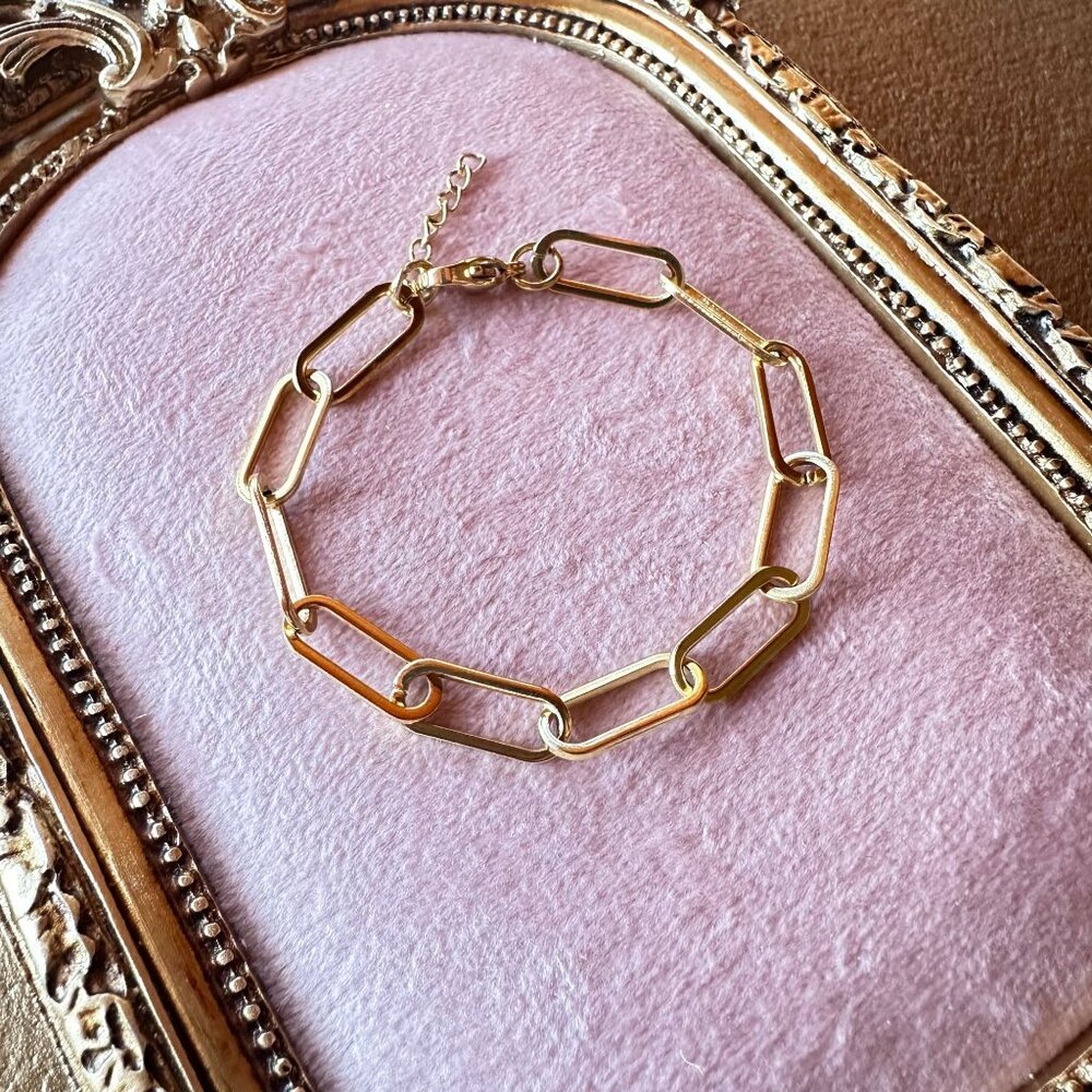 6 1/2" + 1" Large Link Paperclip Chain Bracelet 18K Gold PVD Stainless Steel - Picture 3 of 4